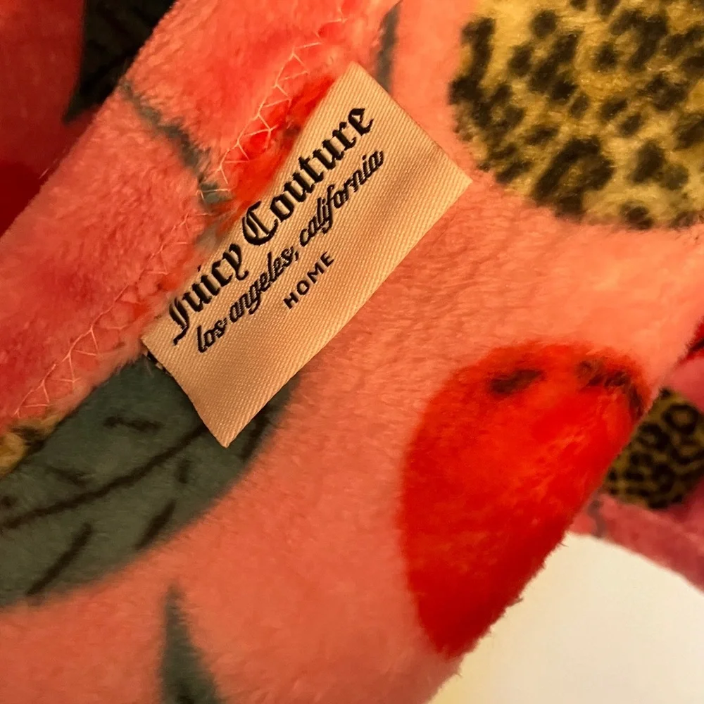 🍒Juicy Couture oversized soft plush throw blanket NWT - Picture 10 of 13